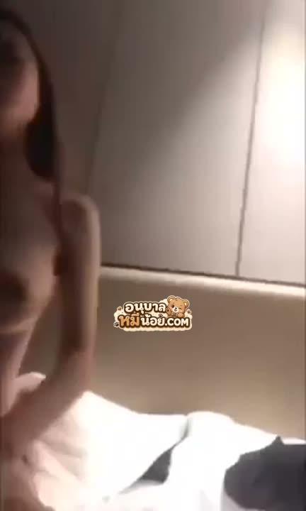 คลิปหลุดทางบ้าน วัยรุ่น18 เย็ดแฟนเสียว นมโตเอวบางหีเนียน ขย่มจนแฟนอ้อนขอแตกใส่หน้า