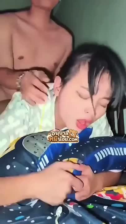 คลิบหลุดทางบ้าน 18+ น้องมะปริมโดนใส่คาชุดเสียว xxx ซื้อมาคุ้มแล้วโดนผัวกระทุ้งคุกเข่า ตำเย็ดไม่เลี้ยงเสียบไม่ยั้งแตกใน